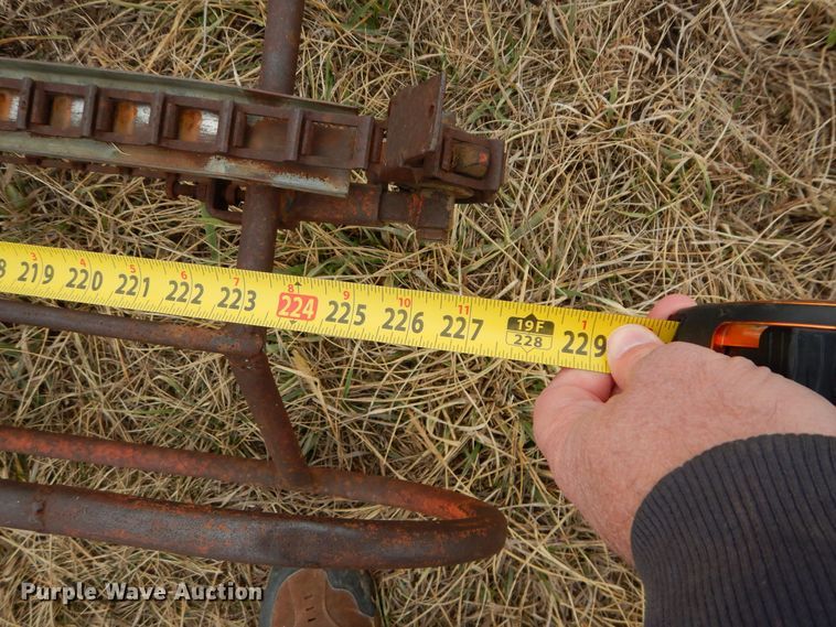 image for item JX9083 19'L hay bale elevator