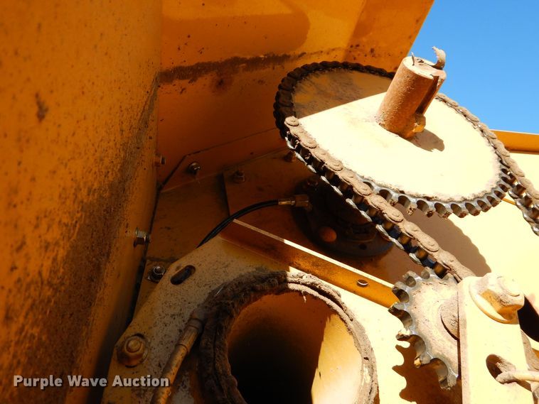 image for item JX9085 2008 AGCO Challenger RB563  round baler