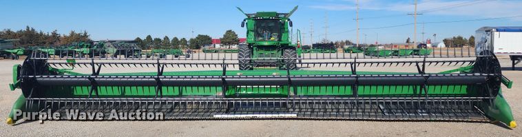 image for item KC9382 2017 John Deere 635FD HydraFlex  flex draper head