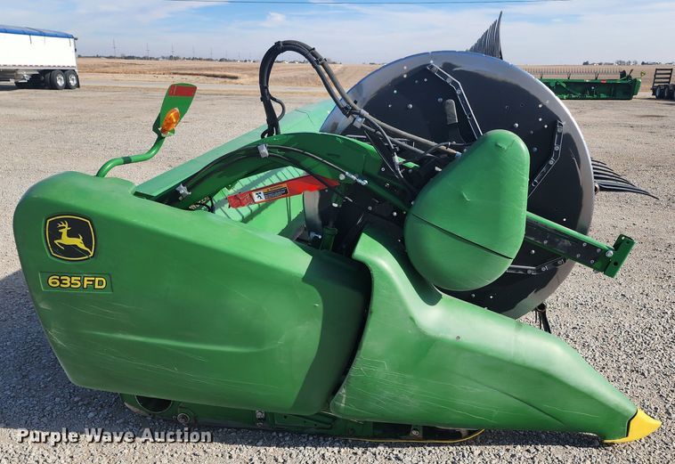 image for item KC9382 2017 John Deere 635FD HydraFlex  flex draper head