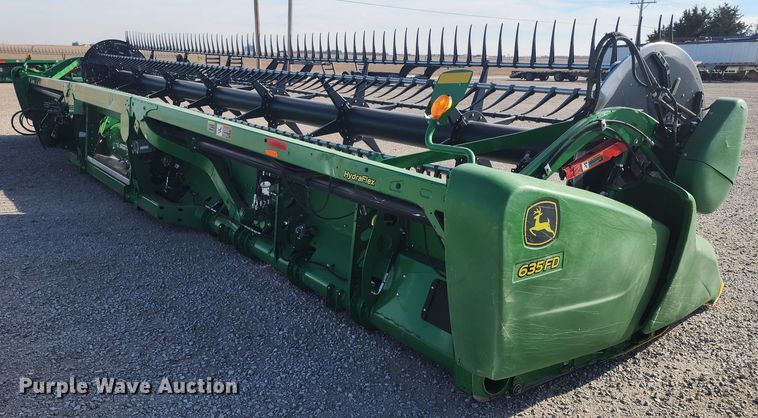 image for item KC9382 2017 John Deere 635FD HydraFlex  flex draper head