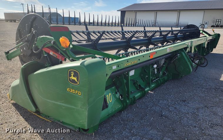 image for item KC9382 2017 John Deere 635FD HydraFlex  flex draper head