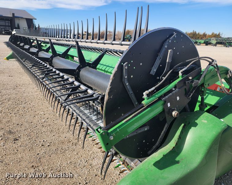 image for item KC9382 2017 John Deere 635FD HydraFlex  flex draper head