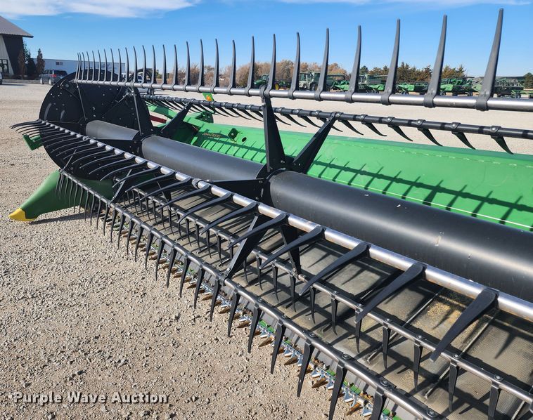 image for item KC9382 2017 John Deere 635FD HydraFlex  flex draper head