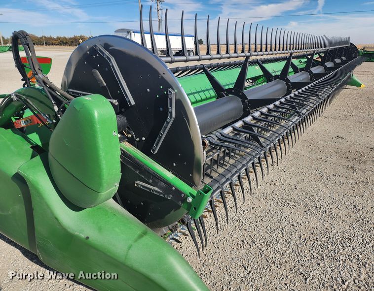 image for item KC9382 2017 John Deere 635FD HydraFlex  flex draper head