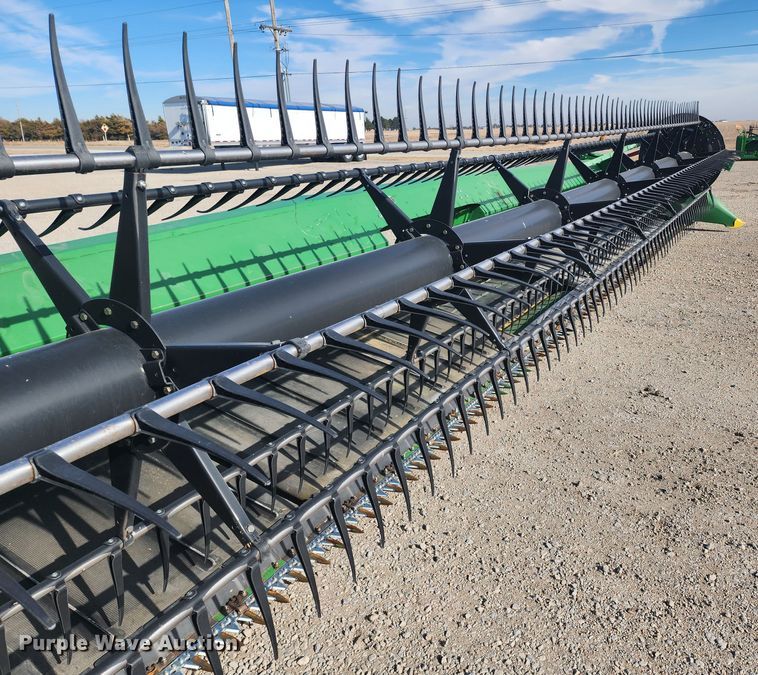 image for item KC9382 2017 John Deere 635FD HydraFlex  flex draper head