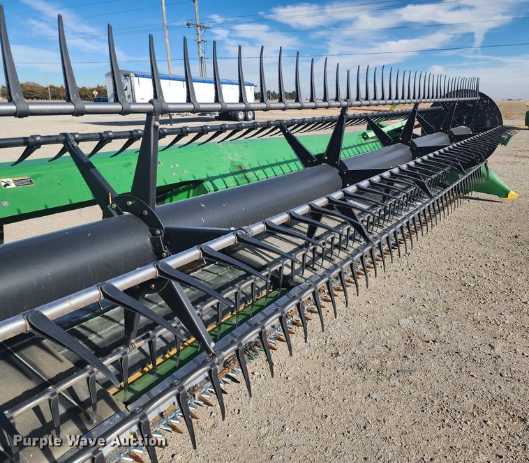 image for item KC9382 2017 John Deere 635FD HydraFlex  flex draper head