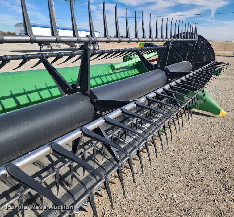 image for item KC9382 2017 John Deere 635FD HydraFlex  flex draper head