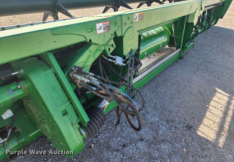 image for item KC9382 2017 John Deere 635FD HydraFlex  flex draper head