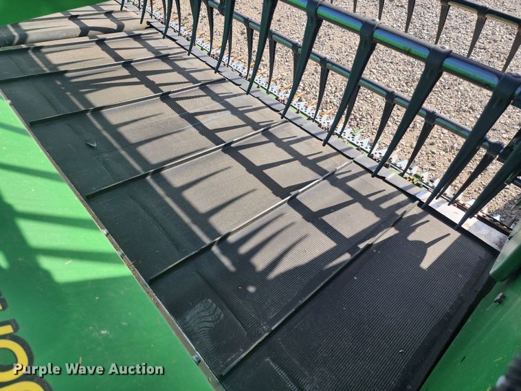 image for item KC9382 2017 John Deere 635FD HydraFlex  flex draper head