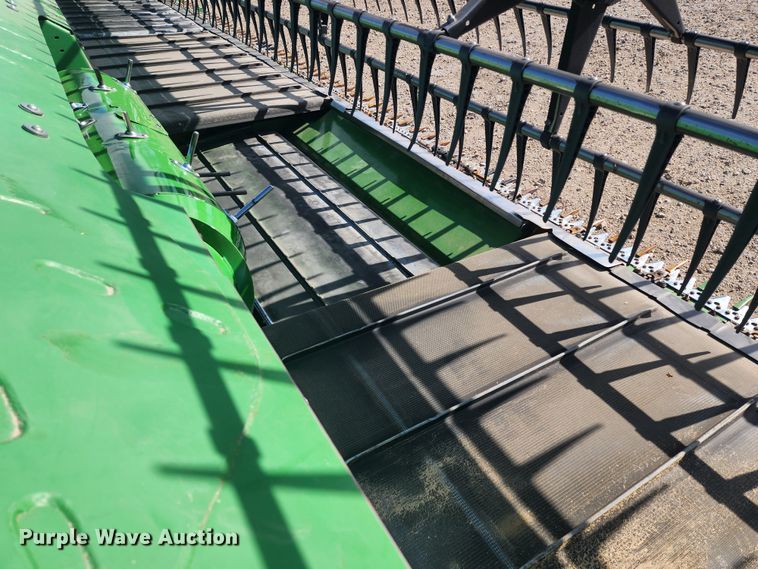 image for item KC9382 2017 John Deere 635FD HydraFlex  flex draper head