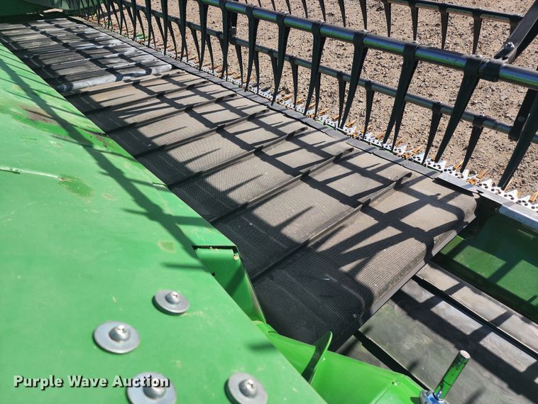 image for item KC9382 2017 John Deere 635FD HydraFlex  flex draper head