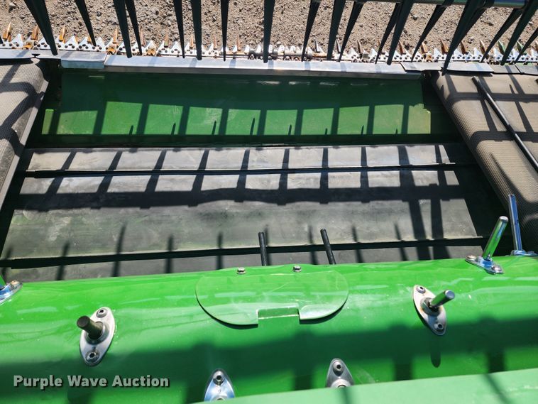 image for item KC9382 2017 John Deere 635FD HydraFlex  flex draper head