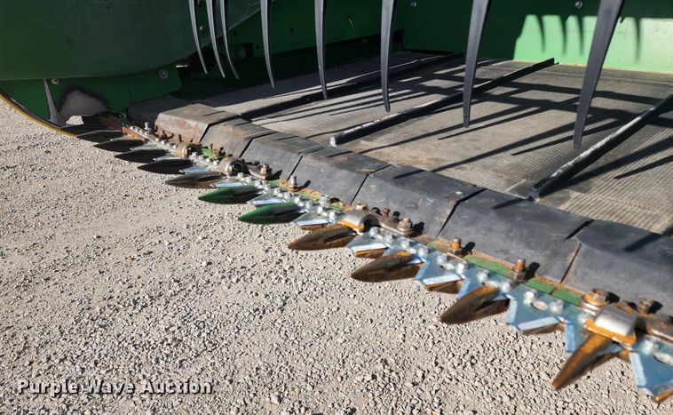 image for item KC9382 2017 John Deere 635FD HydraFlex  flex draper head