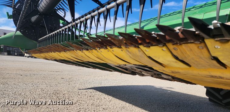 image for item KC9382 2017 John Deere 635FD HydraFlex  flex draper head