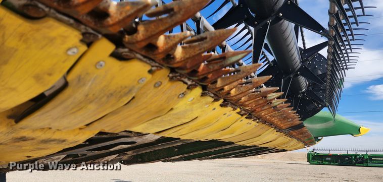 image for item KC9382 2017 John Deere 635FD HydraFlex  flex draper head
