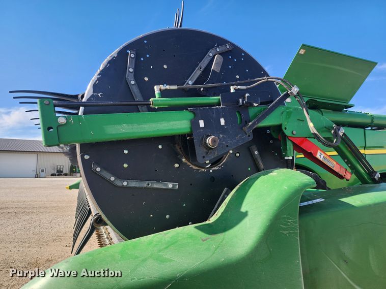 image for item KC9382 2017 John Deere 635FD HydraFlex  flex draper head