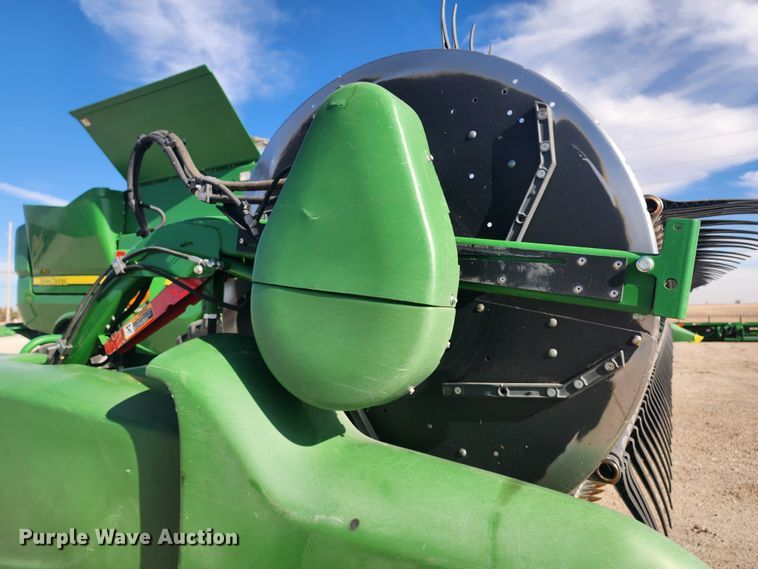 image for item KC9382 2017 John Deere 635FD HydraFlex  flex draper head