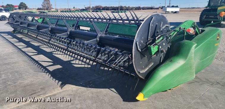 image for item KC9418 2017 John Deere 635FD HydraFlex  flex draper head