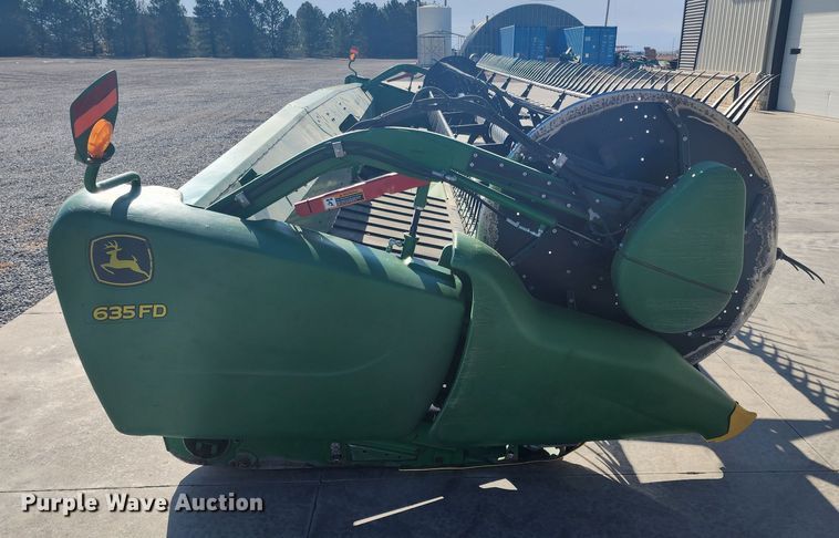 image for item KC9418 2017 John Deere 635FD HydraFlex  flex draper head