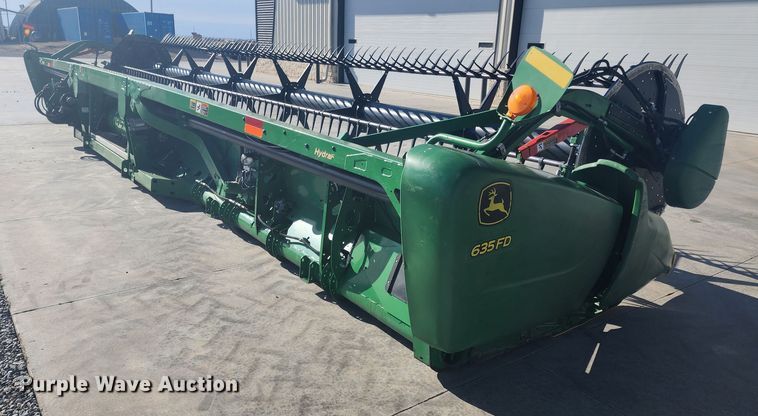 image for item KC9418 2017 John Deere 635FD HydraFlex  flex draper head