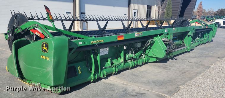 image for item KC9418 2017 John Deere 635FD HydraFlex  flex draper head