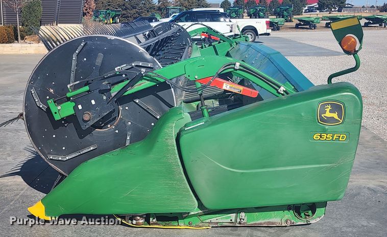 image for item KC9418 2017 John Deere 635FD HydraFlex  flex draper head