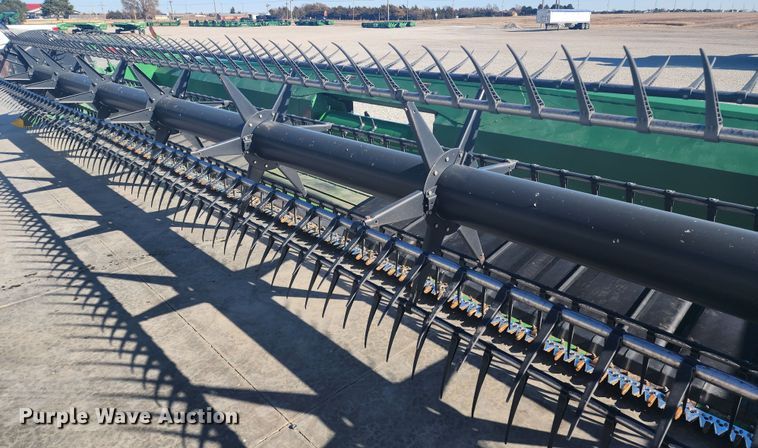image for item KC9418 2017 John Deere 635FD HydraFlex  flex draper head
