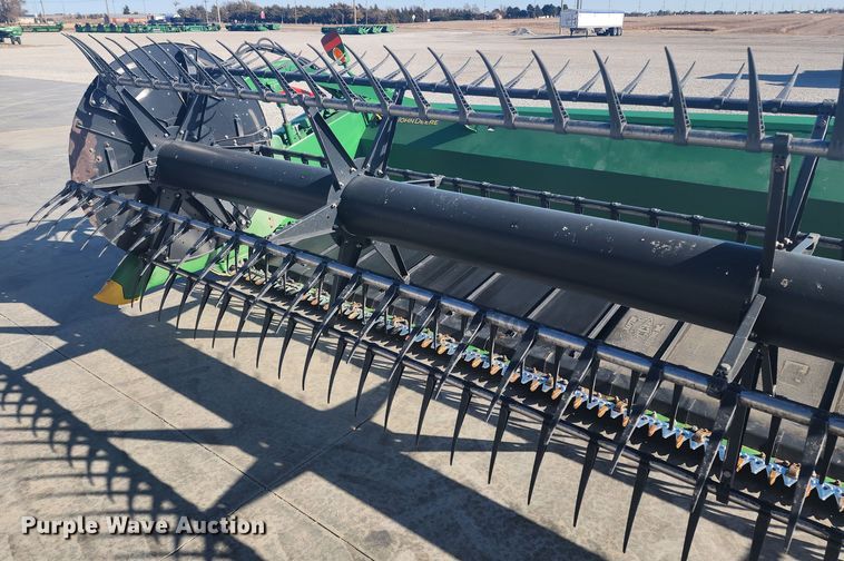 image for item KC9418 2017 John Deere 635FD HydraFlex  flex draper head