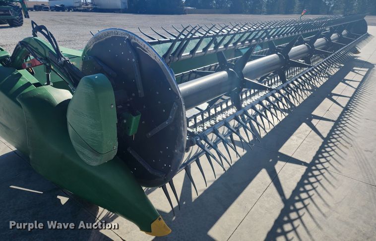 image for item KC9418 2017 John Deere 635FD HydraFlex  flex draper head