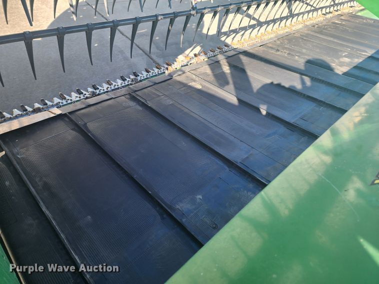 image for item KC9418 2017 John Deere 635FD HydraFlex  flex draper head