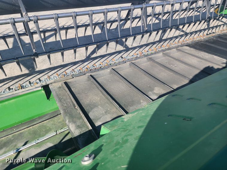 image for item KC9418 2017 John Deere 635FD HydraFlex  flex draper head