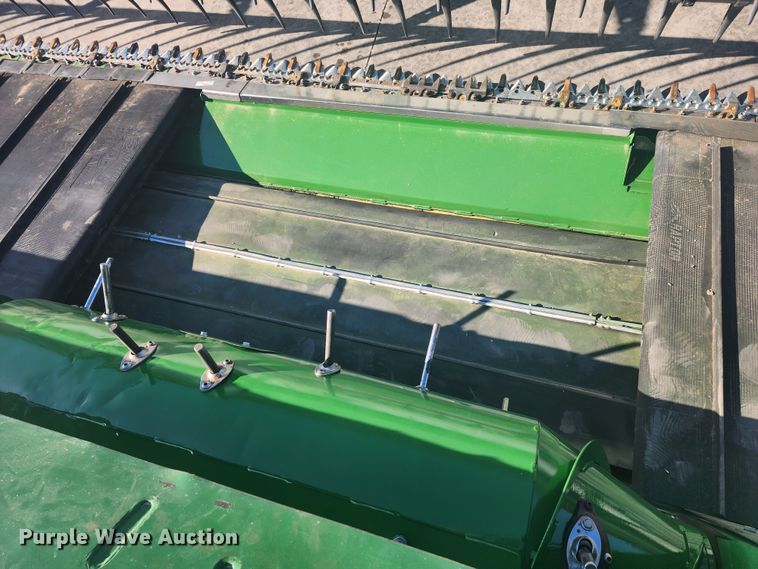 image for item KC9418 2017 John Deere 635FD HydraFlex  flex draper head