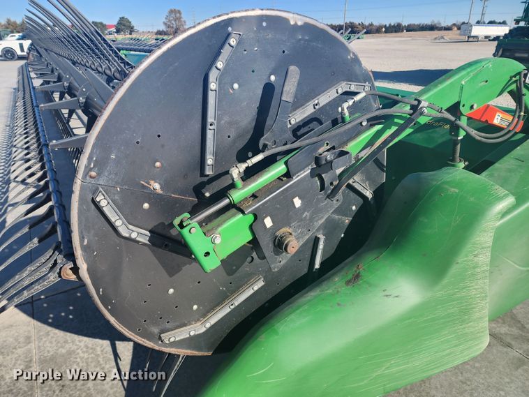 image for item KC9418 2017 John Deere 635FD HydraFlex  flex draper head