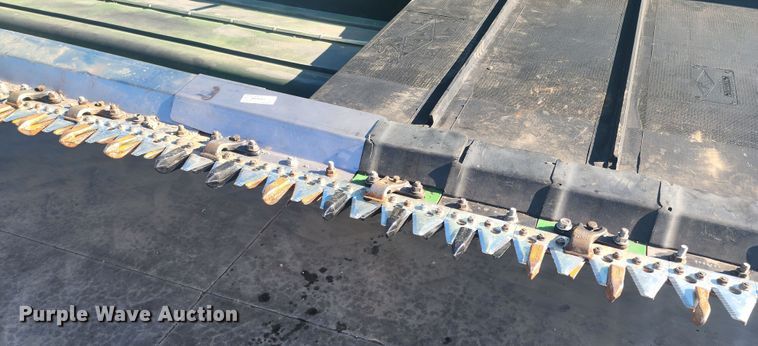 image for item KC9418 2017 John Deere 635FD HydraFlex  flex draper head