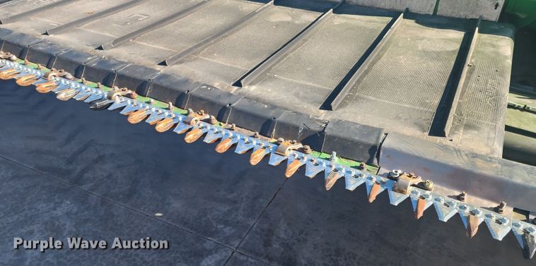 image for item KC9418 2017 John Deere 635FD HydraFlex  flex draper head