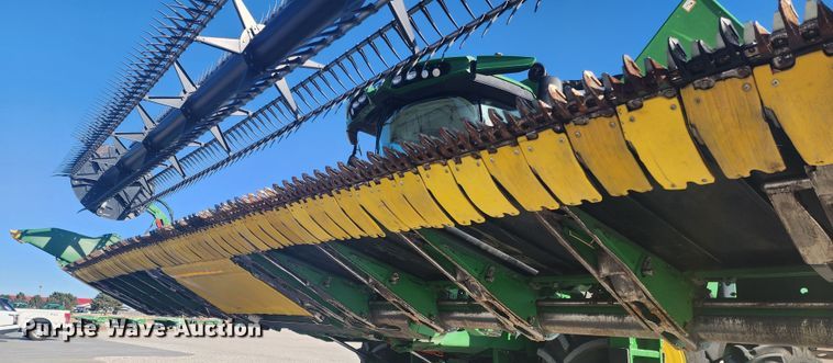 image for item KC9418 2017 John Deere 635FD HydraFlex  flex draper head
