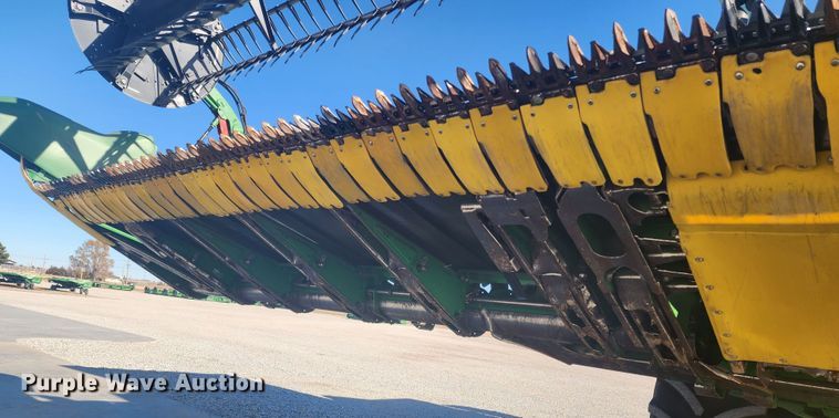 image for item KC9418 2017 John Deere 635FD HydraFlex  flex draper head