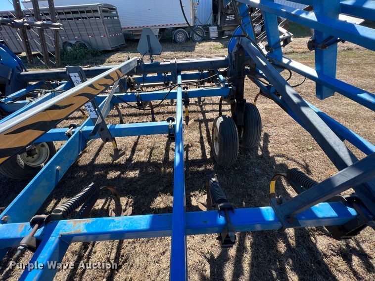 image for item KF9860 DMI Tiger-Mate II  field cultivator
