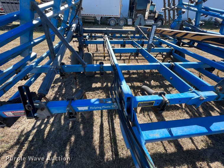 image for item KF9860 DMI Tiger-Mate II  field cultivator