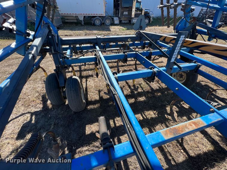 image for item KF9860 DMI Tiger-Mate II  field cultivator