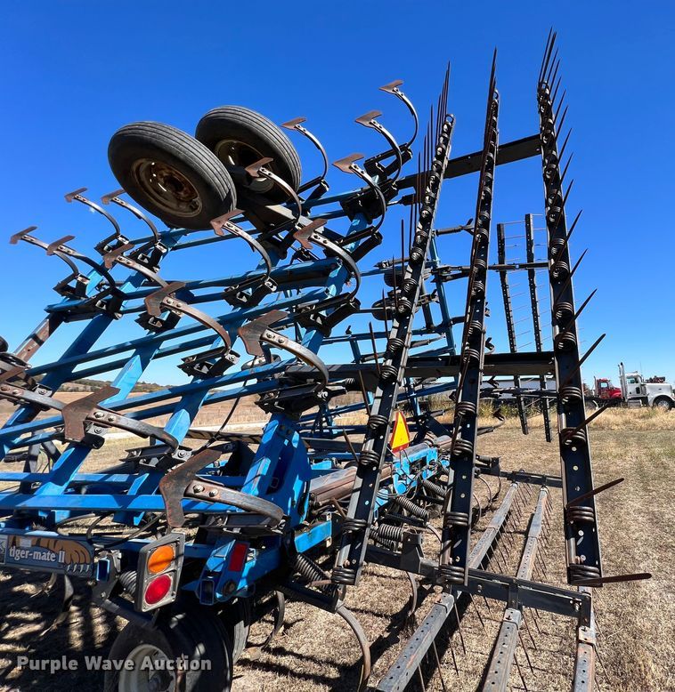 image for item KF9860 DMI Tiger-Mate II  field cultivator