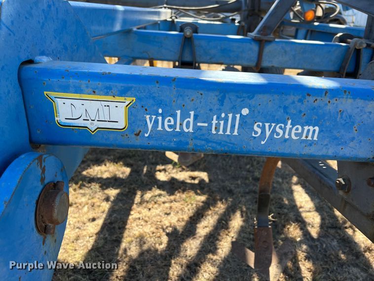 image for item KF9860 DMI Tiger-Mate II  field cultivator