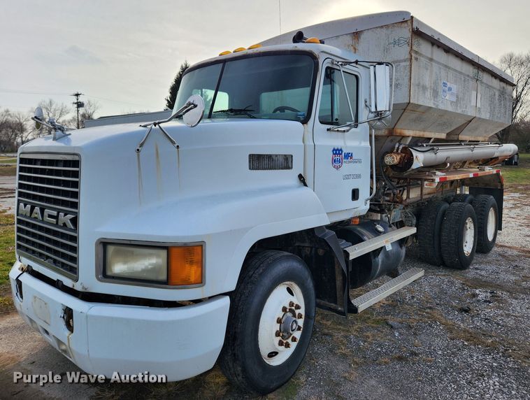 image for item KT9559 1996 Mack CH613  fertilizer delivery truck
