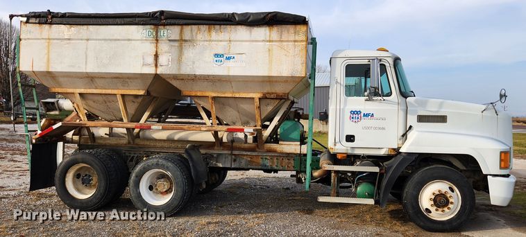 image for item KT9559 1996 Mack CH613  fertilizer delivery truck