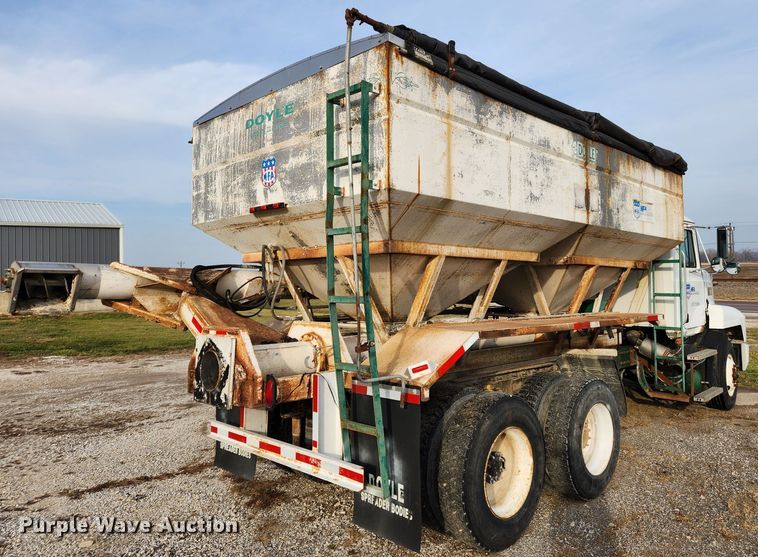 image for item KT9559 1996 Mack CH613  fertilizer delivery truck