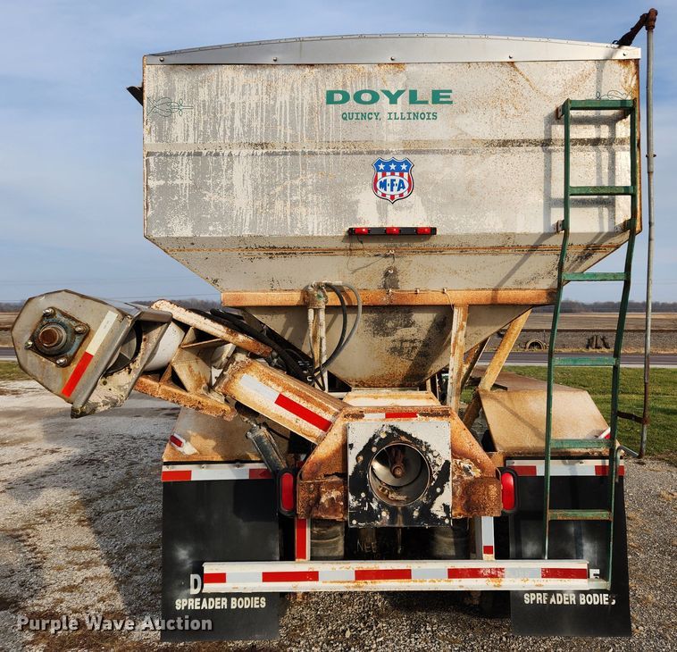 image for item KT9559 1996 Mack CH613  fertilizer delivery truck