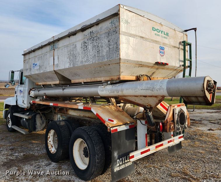 image for item KT9559 1996 Mack CH613  fertilizer delivery truck