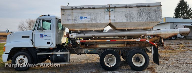 image for item KT9559 1996 Mack CH613  fertilizer delivery truck