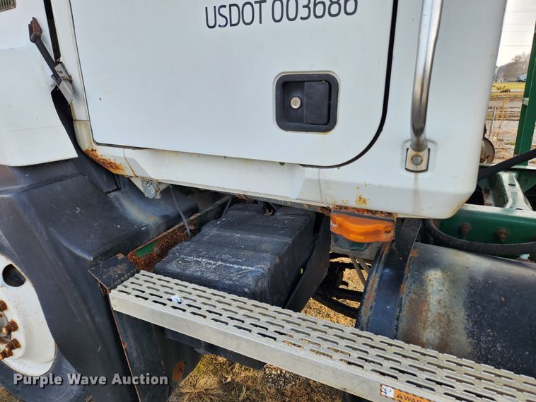 image for item KT9559 1996 Mack CH613  fertilizer delivery truck